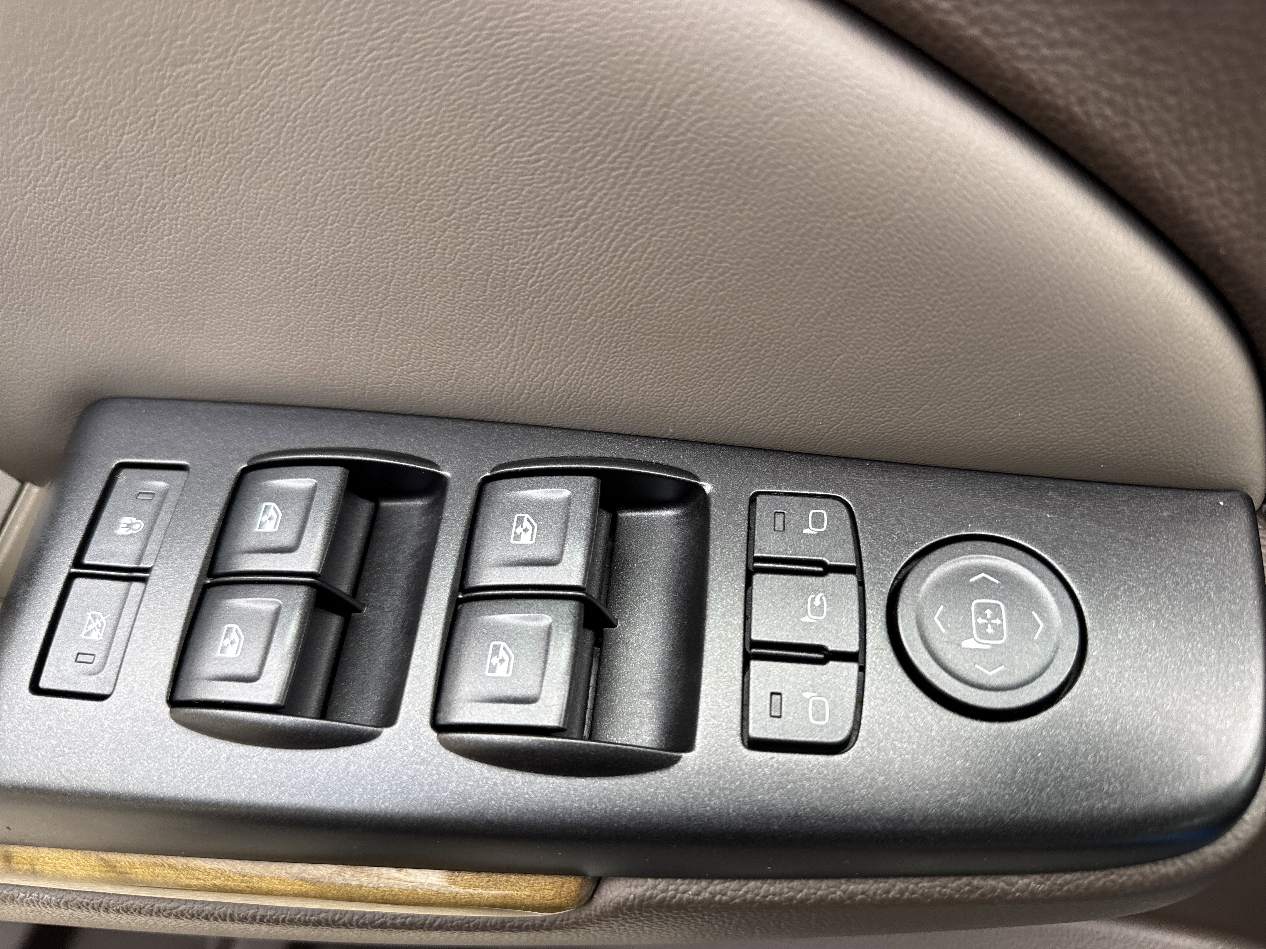 Used 2016 GMC Yukon XL Denali w/ Open Road Package image 15