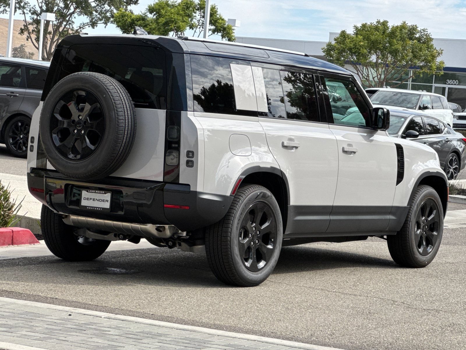 New 2026 Land Rover Defender 110 S AWD/4WD image 6