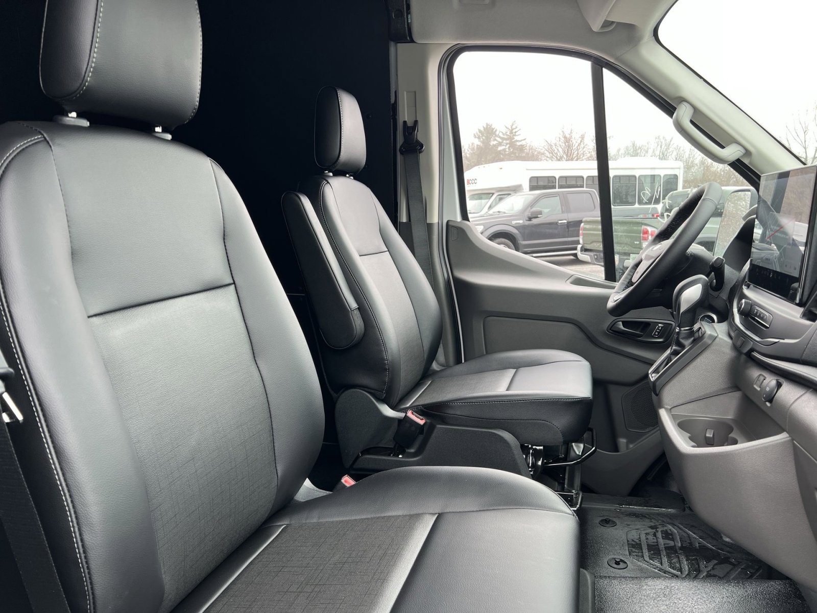 New 2026 Ford Transit 250 148 Medium Roof w/ Load Area Protection Package RWD image 25