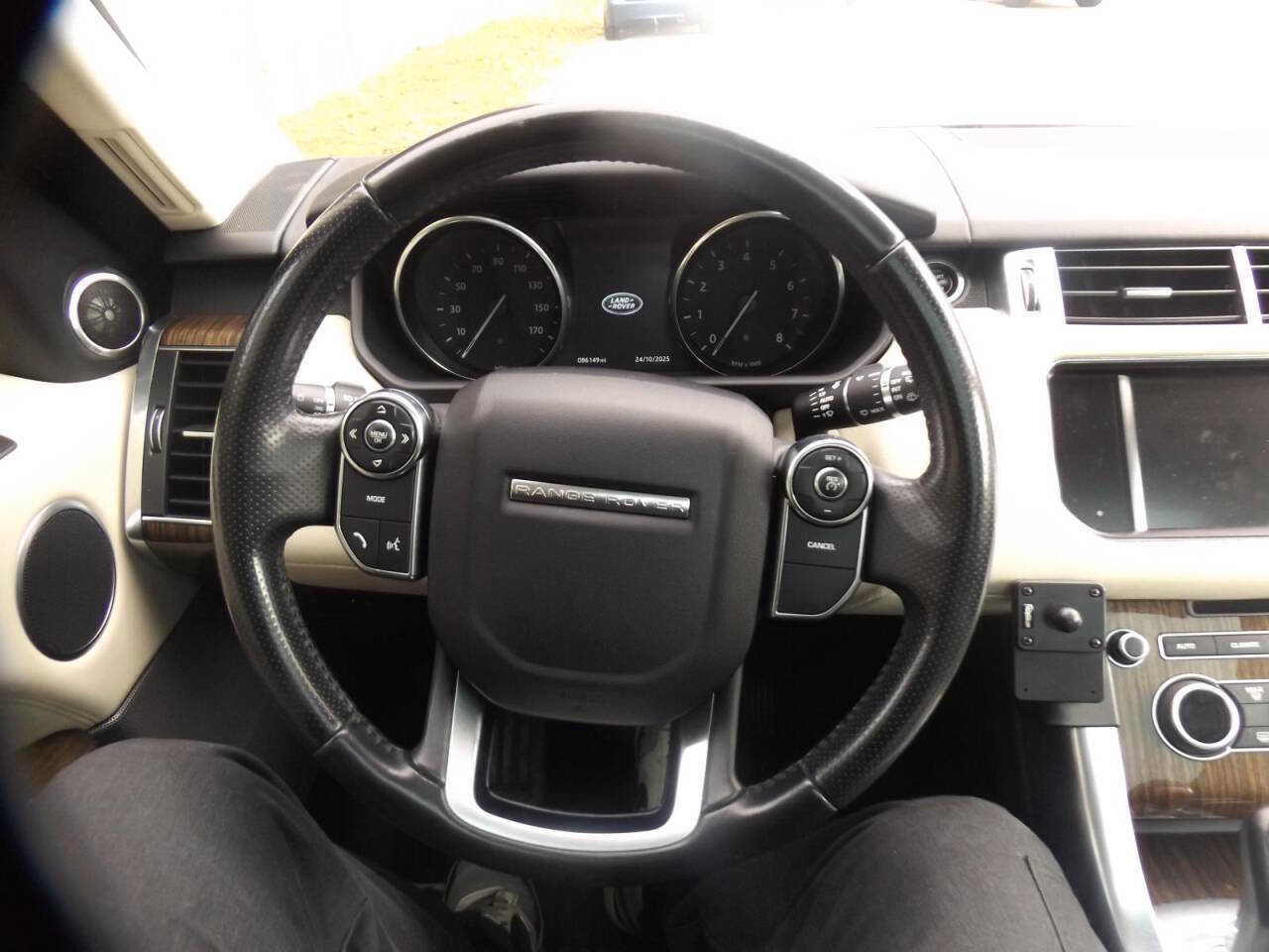 Used 2016 Land Rover Range Rover Sport HSE image 9