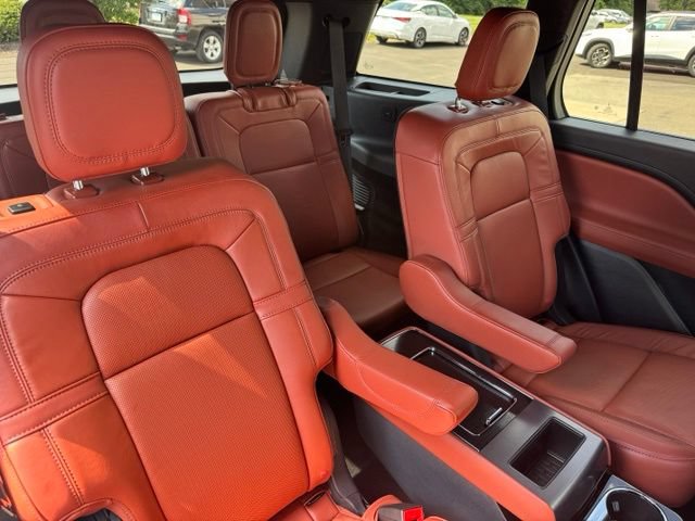 Used 2025 Lincoln Aviator Reserve w/ Equipment Group 201A AWD/4WD image 33