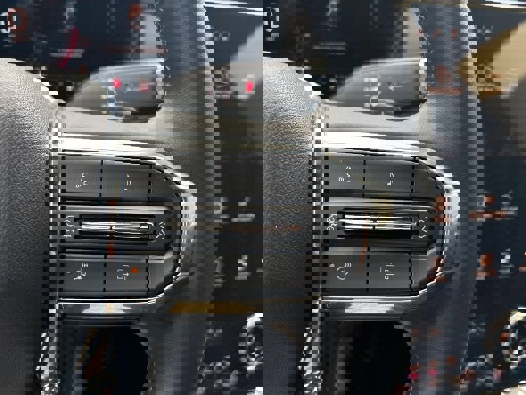 Used 2025 GMC Terrain Elevation image 22