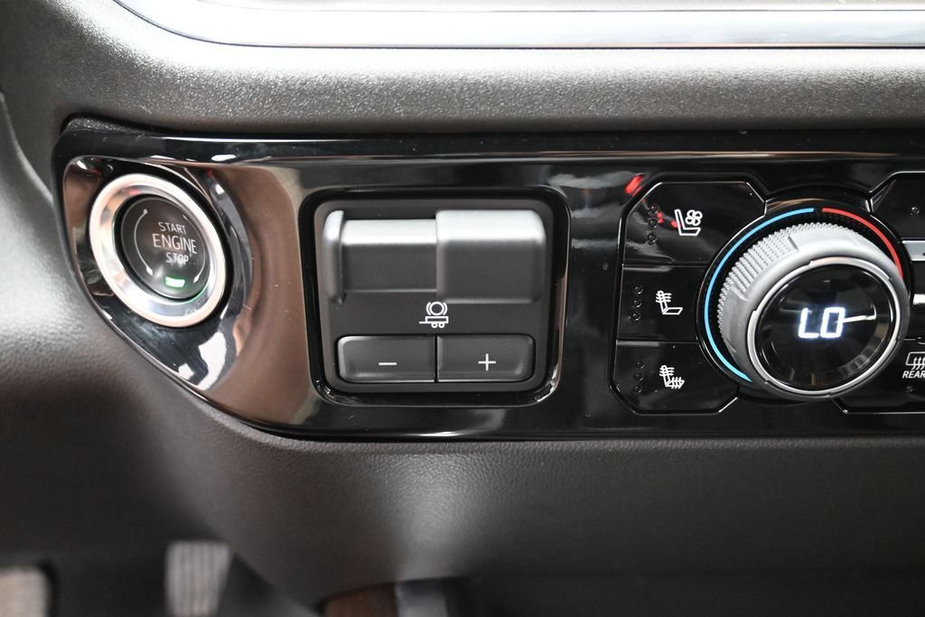 Used 2025 Chevrolet Silverado 1500 High Country w/ High Country Premium Package AWD/4WD image 23