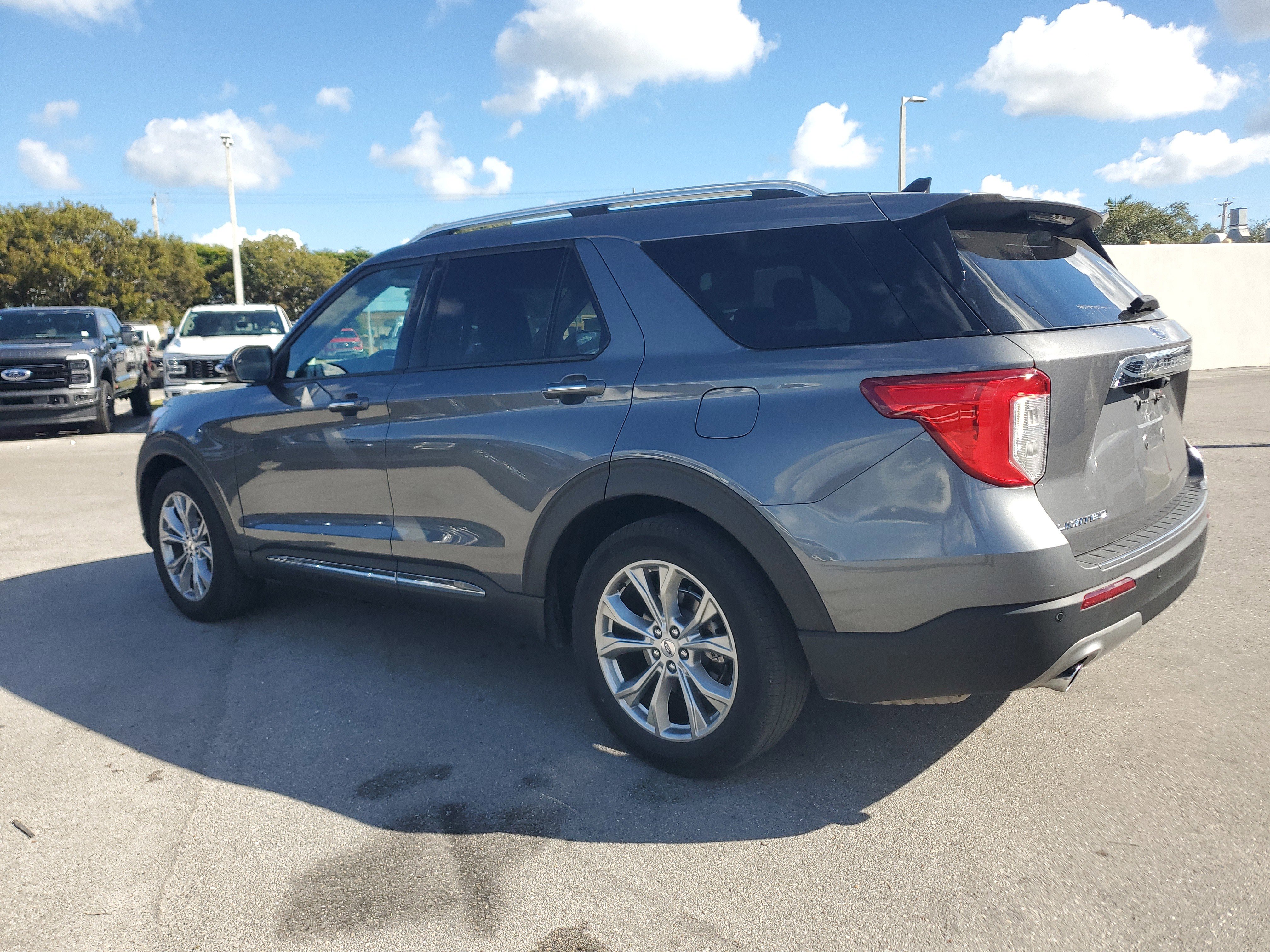 Used 2023 Ford Explorer Limited image 6