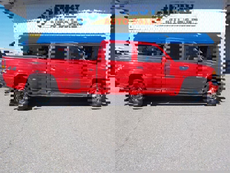 Used 2005 GMC Sierra 3500 SLE w/ Heavy-Duty Power Package image 11