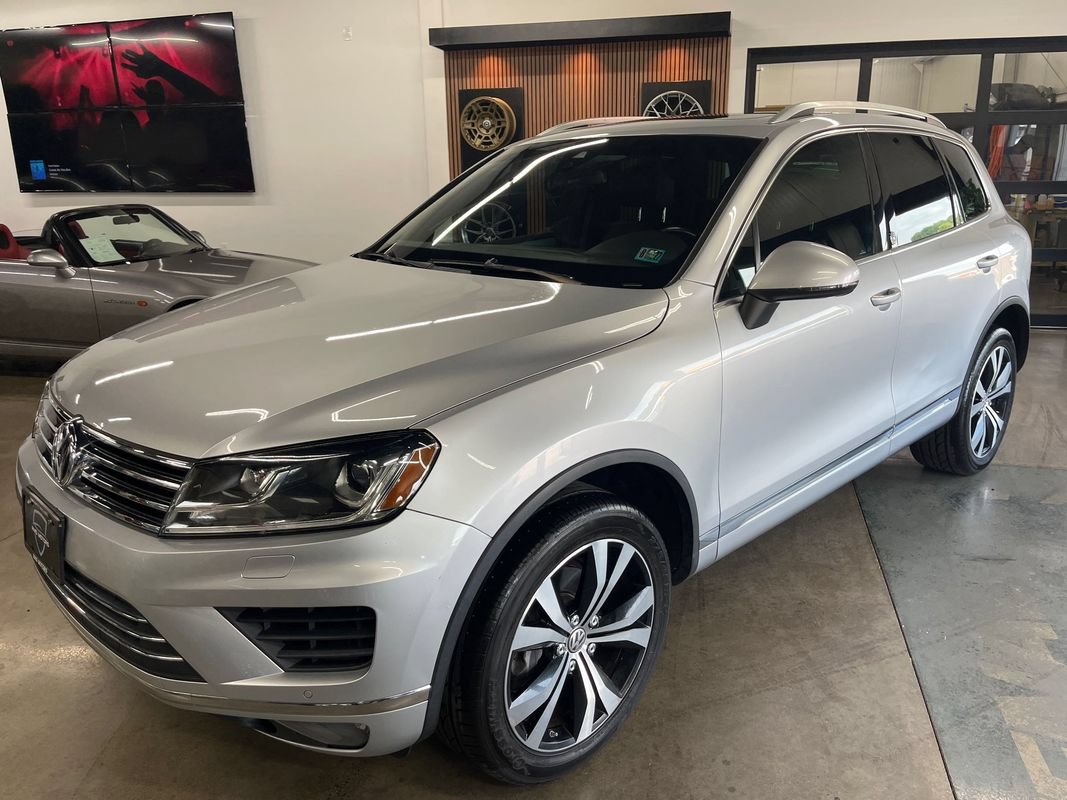 Used 2017 Volkswagen Touareg Wolfsburg Edition AWD/4WD image 4