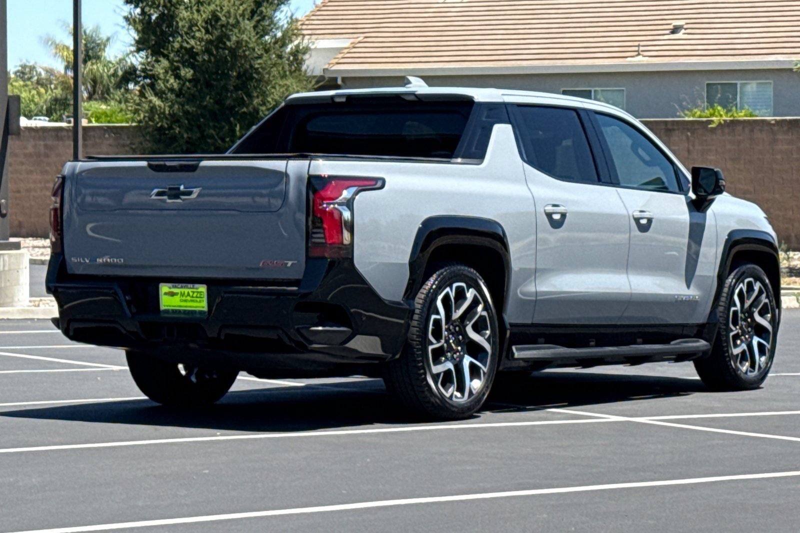 Used 2025 Chevrolet Silverado EV RST AWD/4WD image 11