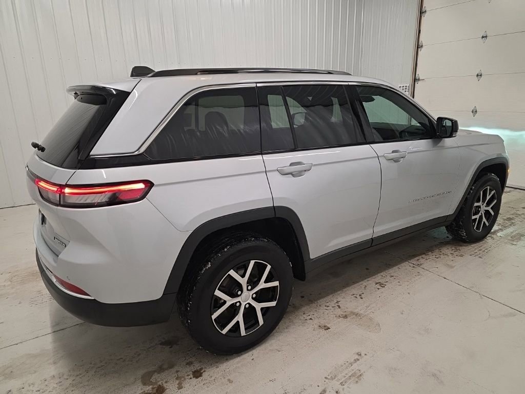 Used 2025 Jeep Grand Cherokee Limited image 6