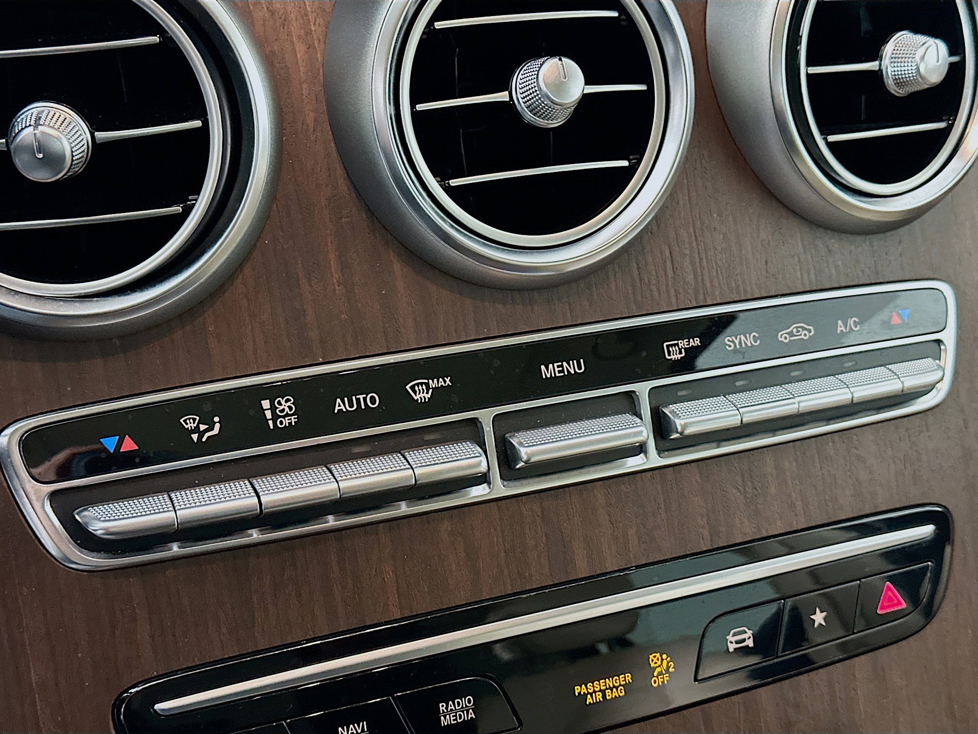 Used 2022 Mercedes-Benz GLC 300 4MATIC w/ Premium Package Lite image 23