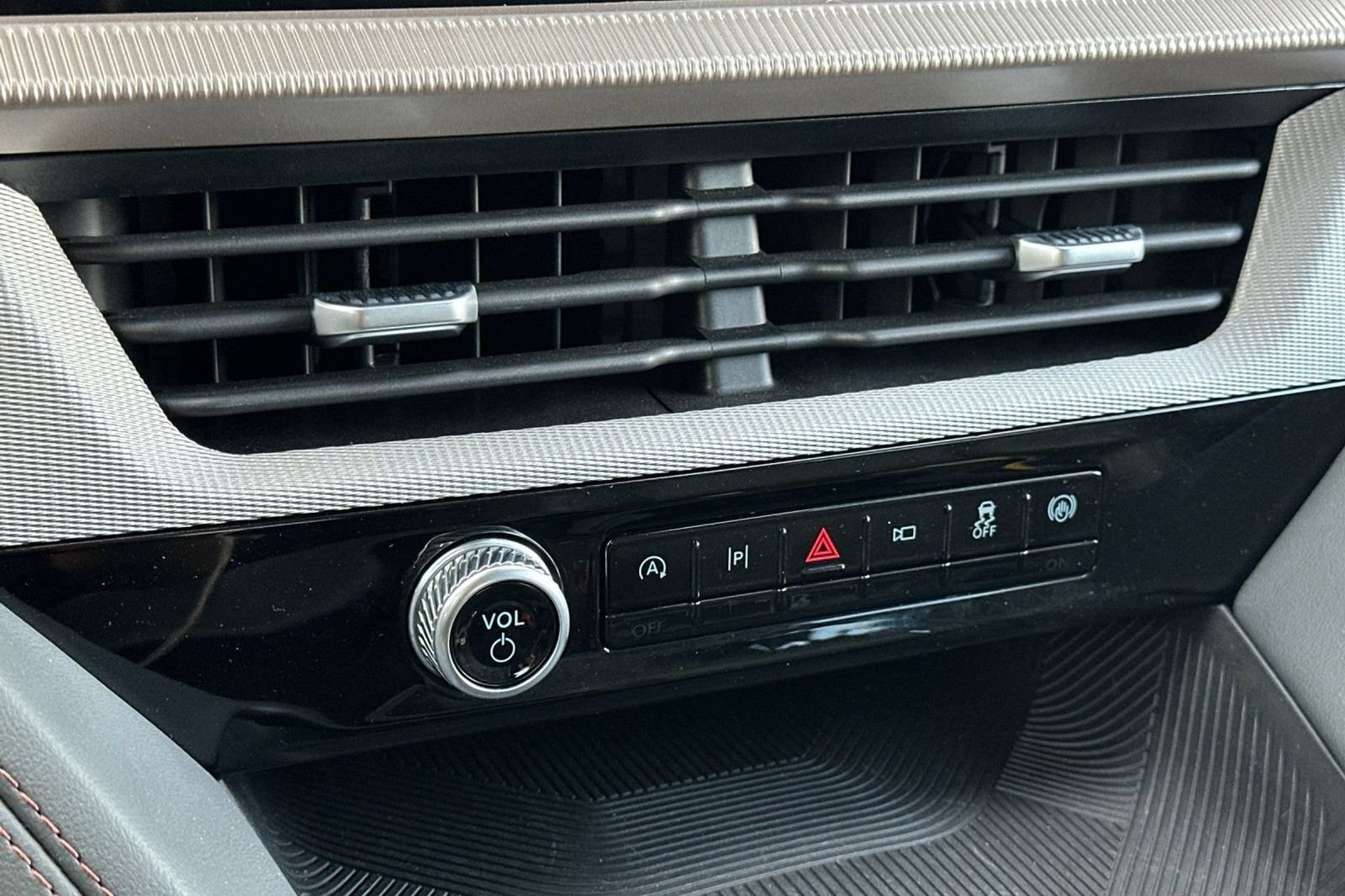 New 2025 Ford Explorer Active w/ Active Comfort Package RWD image 27