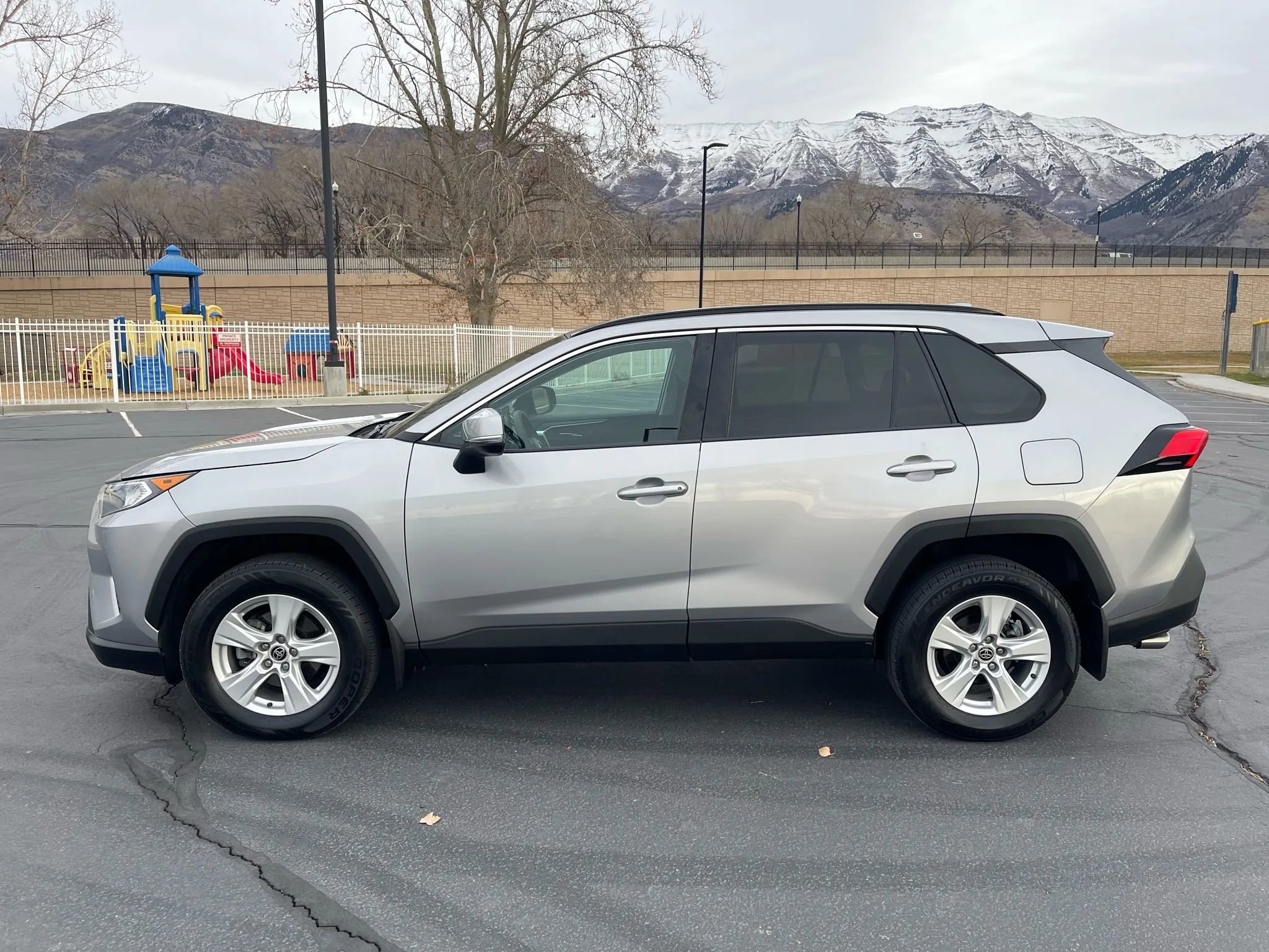 Used 2021 Toyota RAV4 XLE image 3