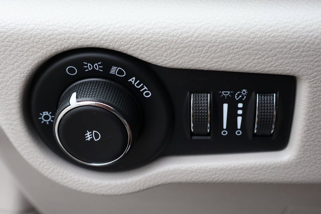 Used 2021 Chrysler Pacifica Touring-L image 20