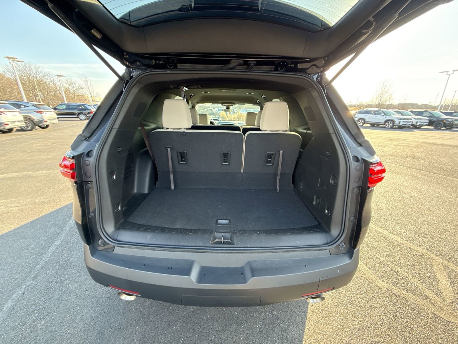 Used 2023 Chevrolet Traverse LS w/ Safety Package image 24