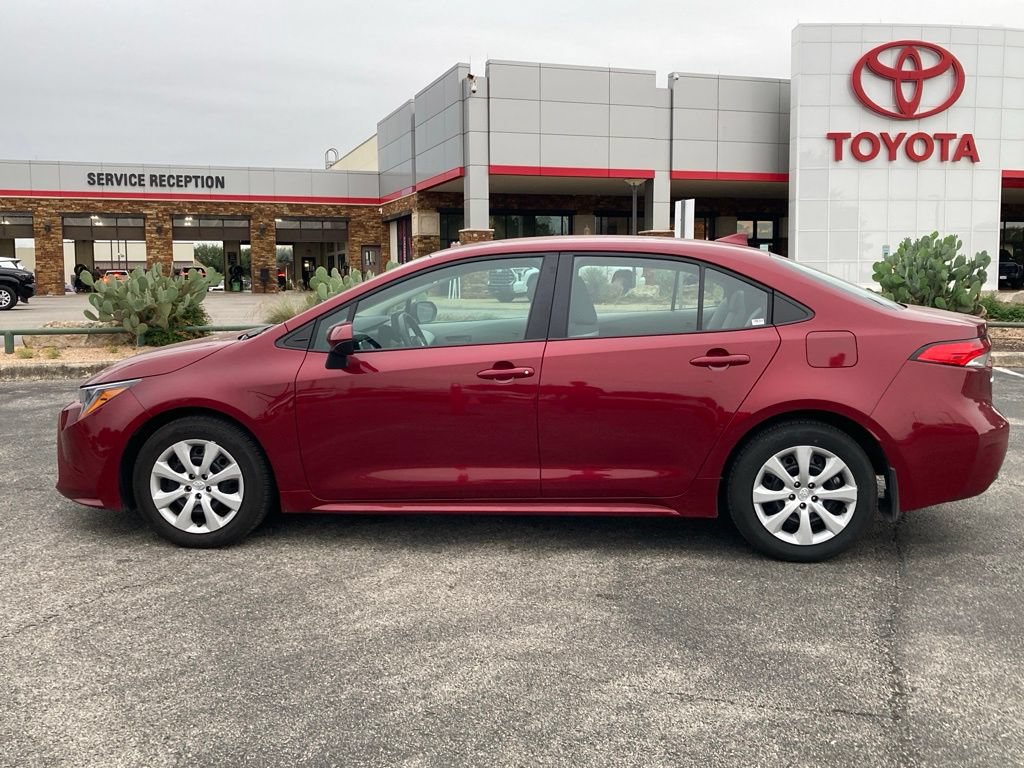 Used 2025 Toyota Corolla LE FWD image 8