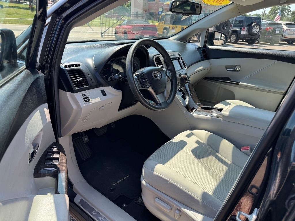 Used 2013 Toyota Venza LE FWD image 6