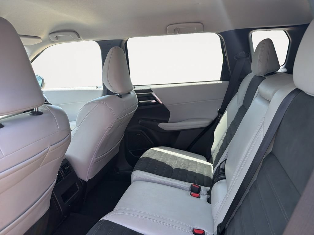 Used 2025 Mitsubishi Outlander SE FWD image 14