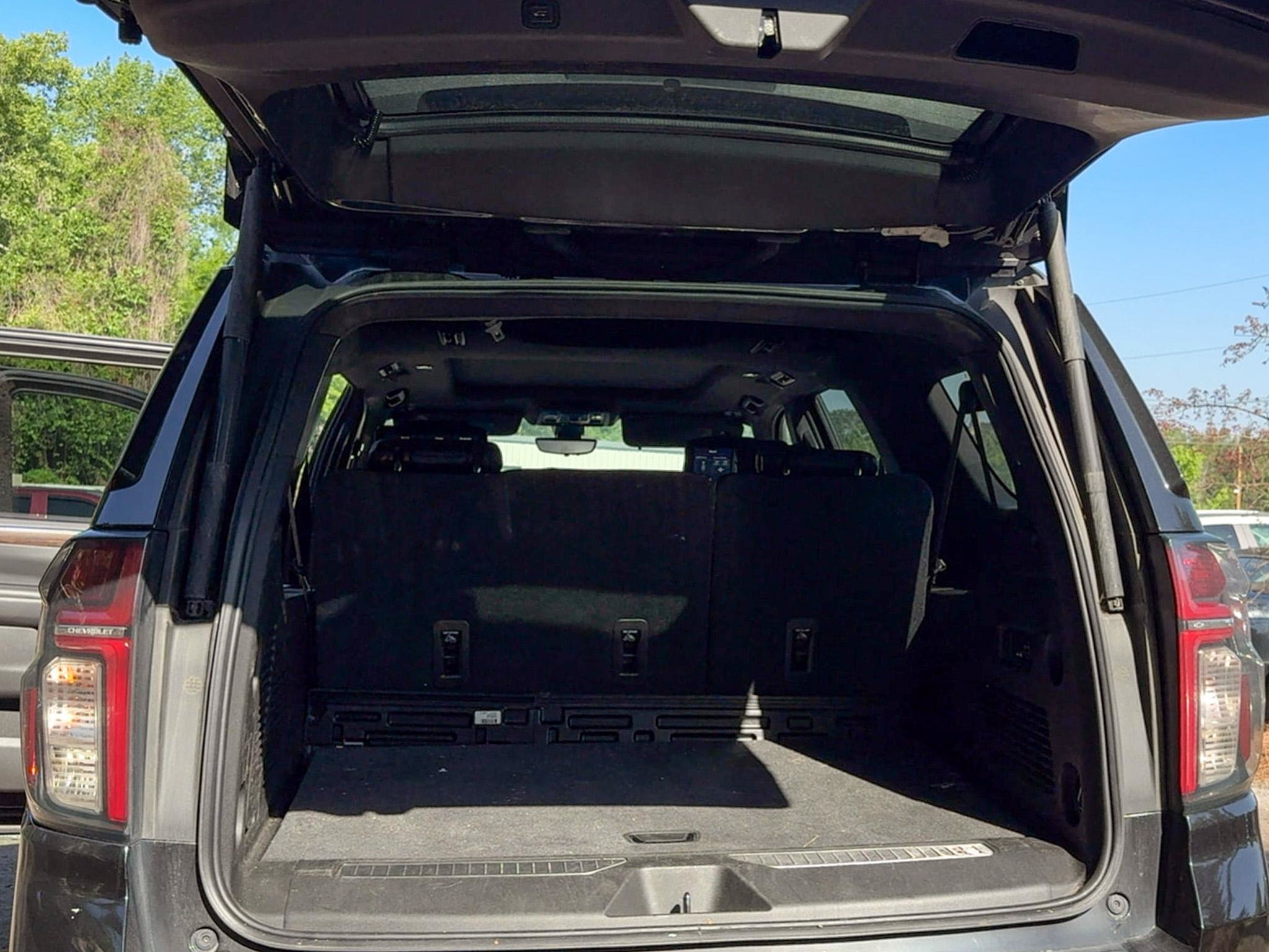 Used 2021 Chevrolet Suburban High Country w/ Premium Package AWD/4WD image 7