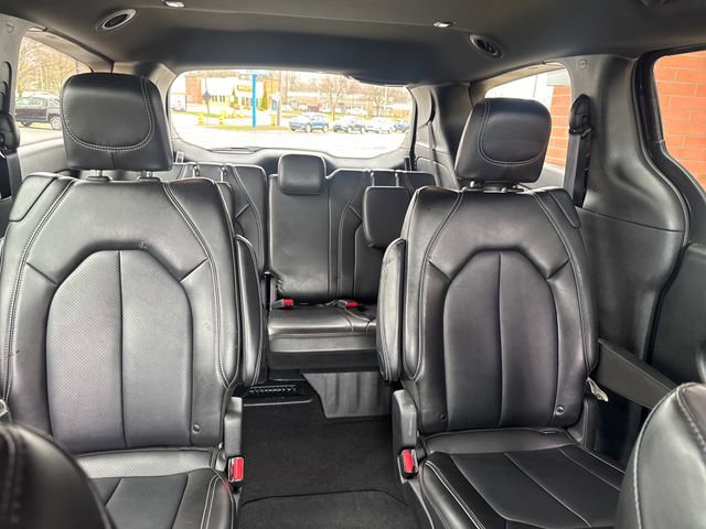 Used 2025 Chrysler Pacifica Select image 33