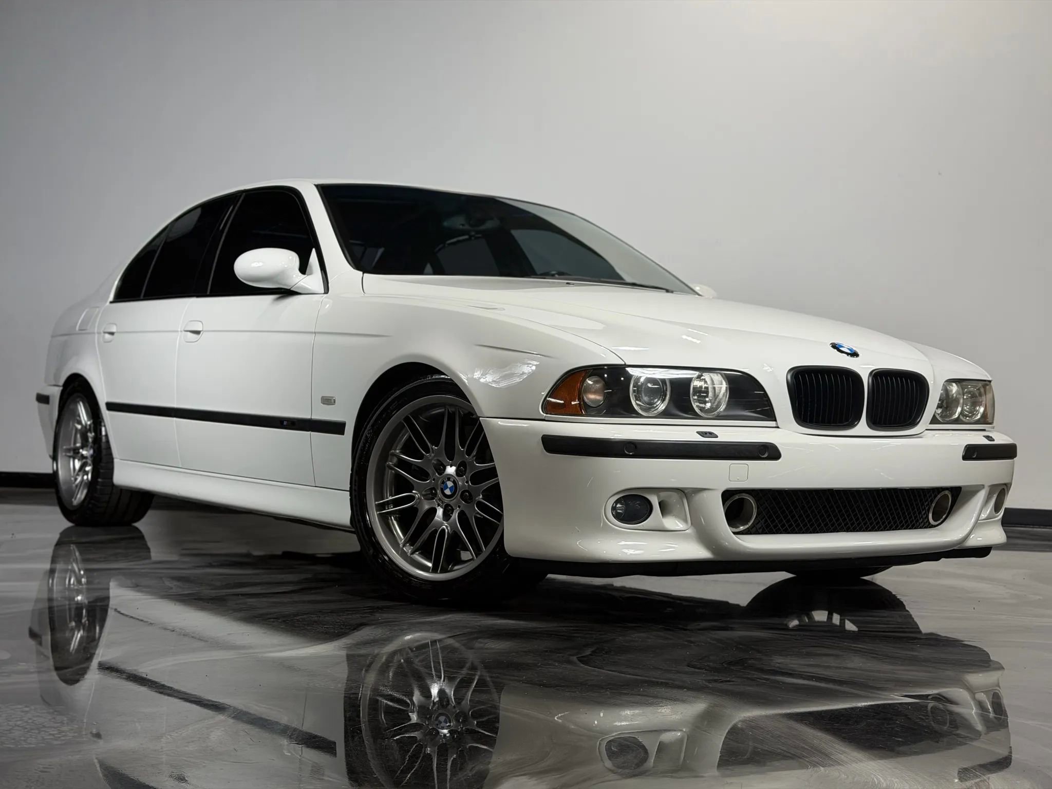 Used 2003 BMW M5 image 5