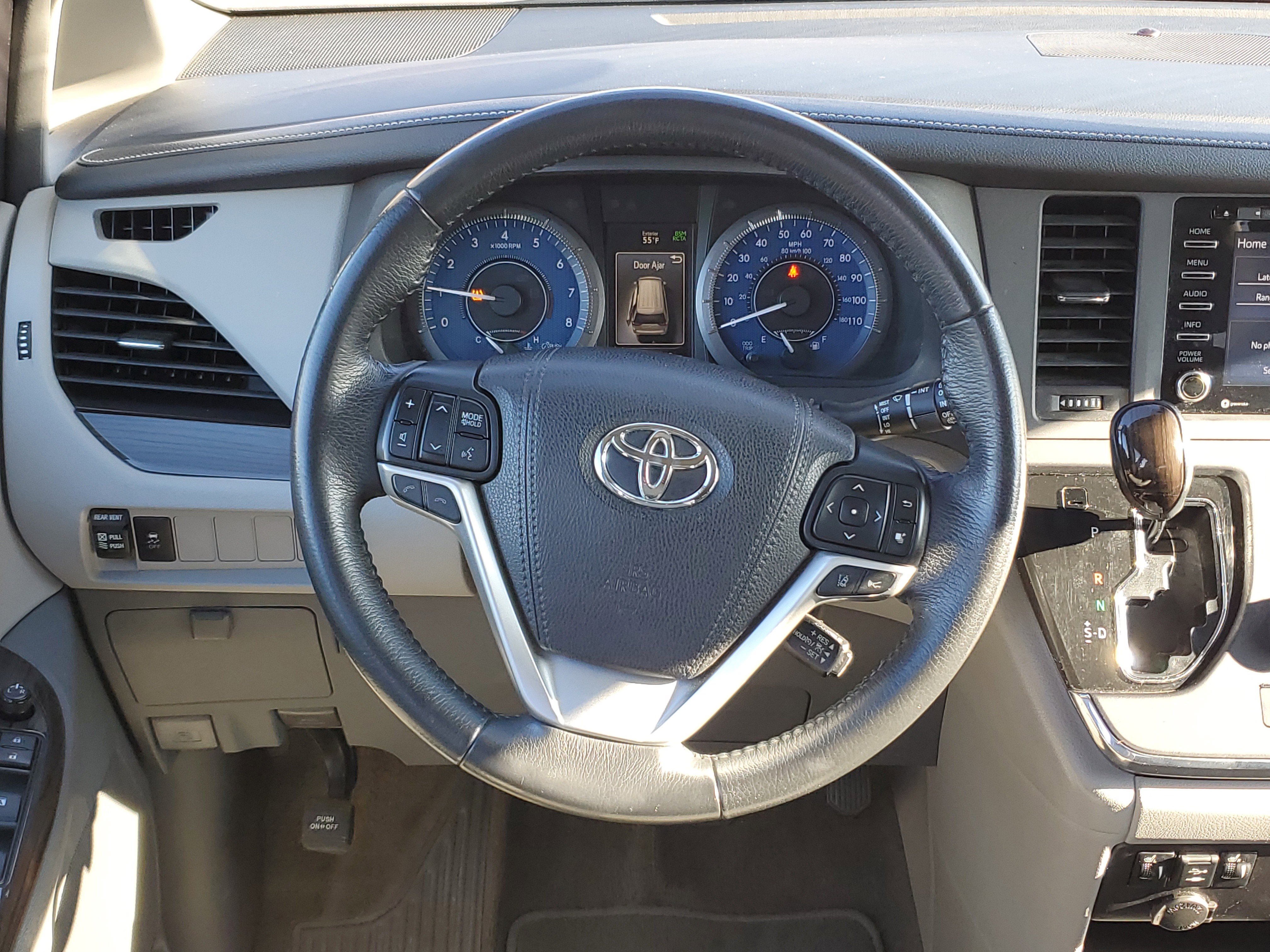 Used 2018 Toyota Sienna XLE image 13