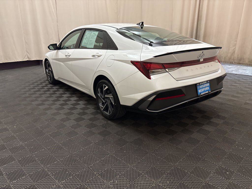 New 2025 Hyundai Elantra Sport image 7