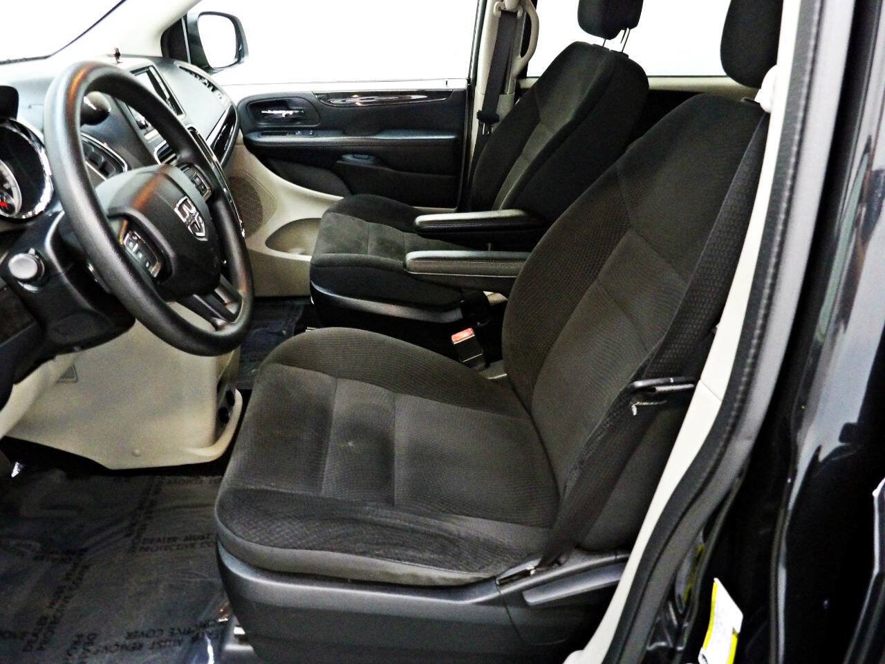 Used 2018 Dodge Grand Caravan SE w/ UConnect Hands-Free Group FWD image 8