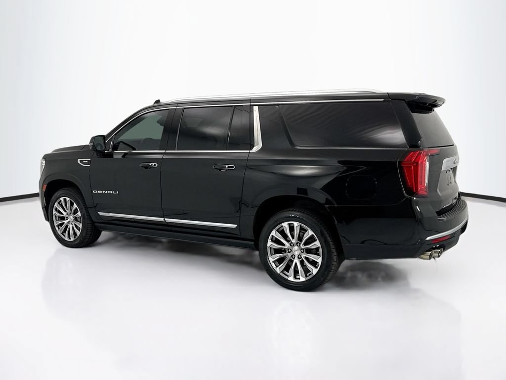 Used 2021 GMC Yukon XL Denali w/ Denali Premium Package AWD/4WD image 7