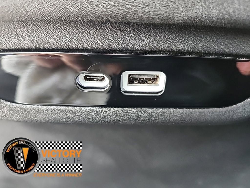 Certified 2025 Chrysler Pacifica Select image 22