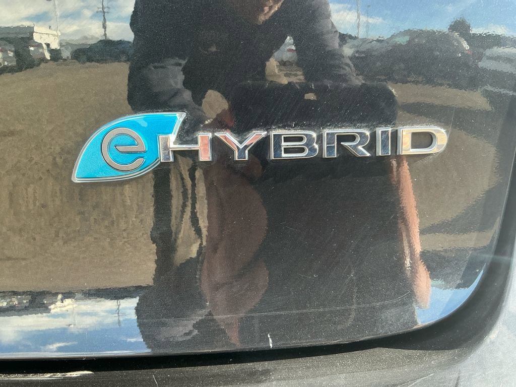 Used 2024 Chrysler Pacifica Select image 21