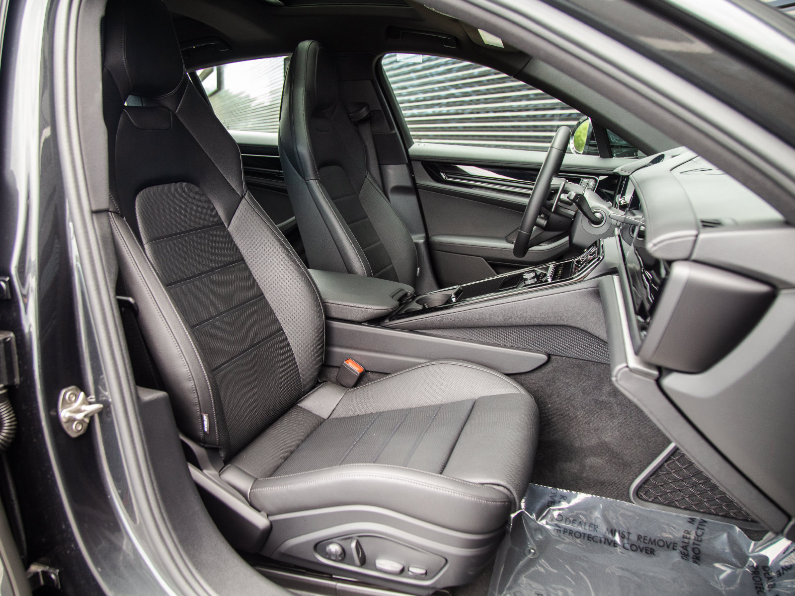 Certified 2025 Porsche Panamera RWD image 25