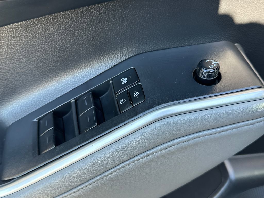 Used 2022 Toyota Highlander XLE image 19