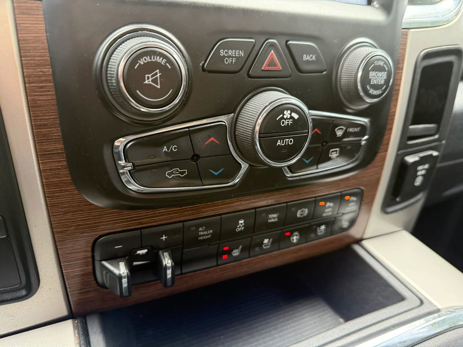 Used 2016 RAM 2500 Laramie AWD/4WD image 17