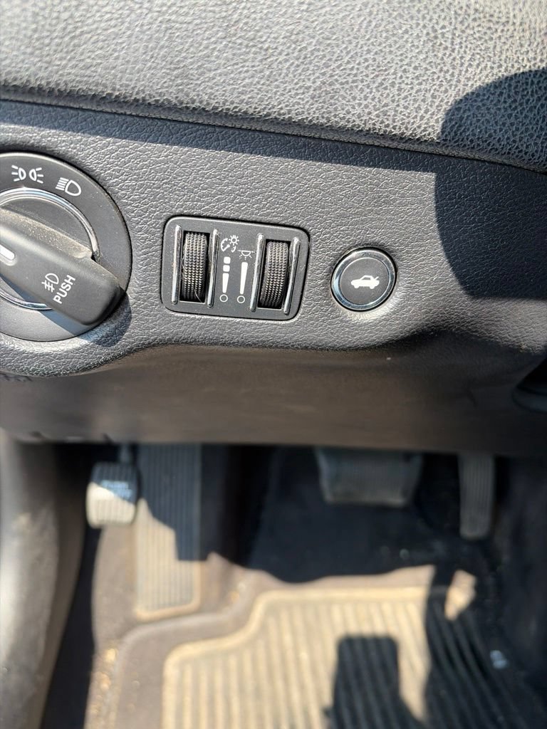 Used 2015 Chrysler 300 C AWD/4WD image 12