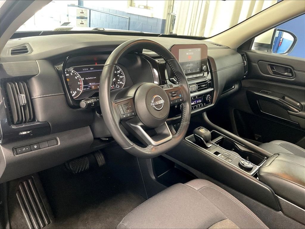 Used 2024 Nissan Pathfinder SV w/ Black Appearance Package AWD/4WD image 8