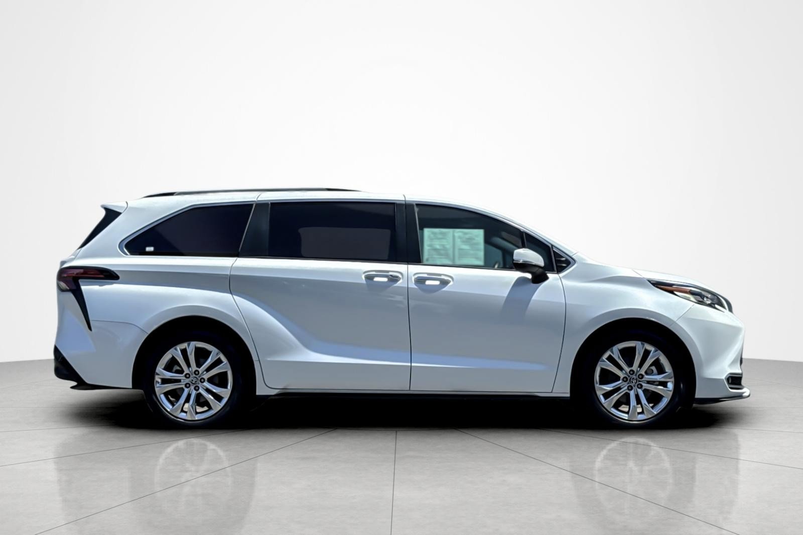 Certified 2023 Toyota Sienna Platinum FWD image 6