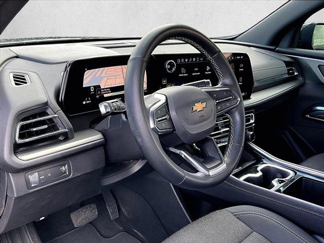Used 2025 Chevrolet Traverse LT FWD image 14