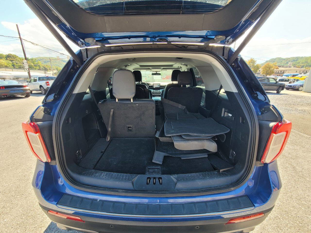 Used 2022 Ford Explorer XLT w/ Equipment Group 202A image 11