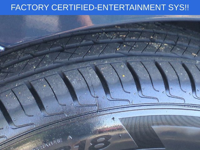 Certified 2023 Chrysler Pacifica Limited w/ Uconnect Theater Family Group FWD image 11