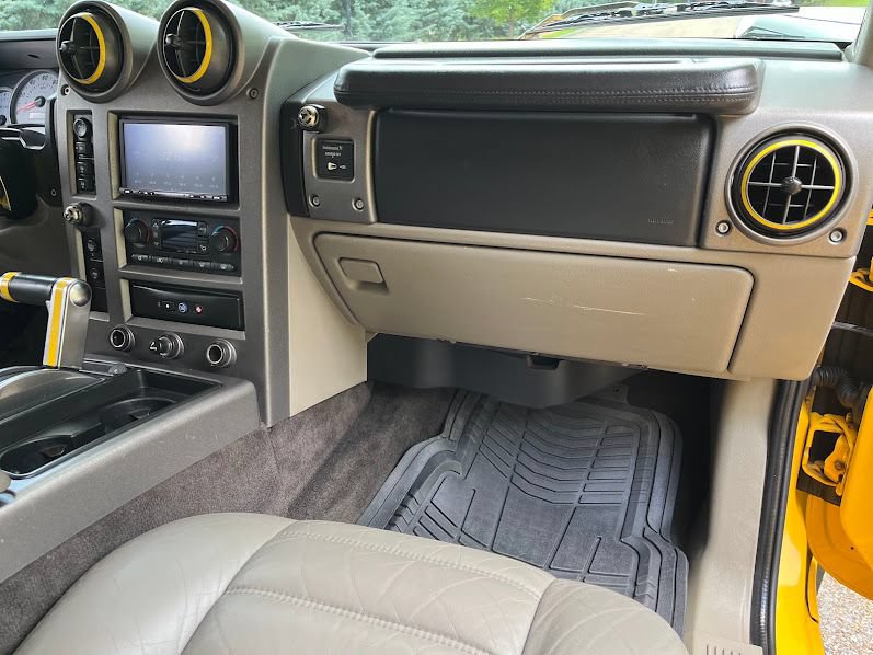 Used 2004 HUMMER H2 w/ Preferred Equipment Group AWD/4WD image 39