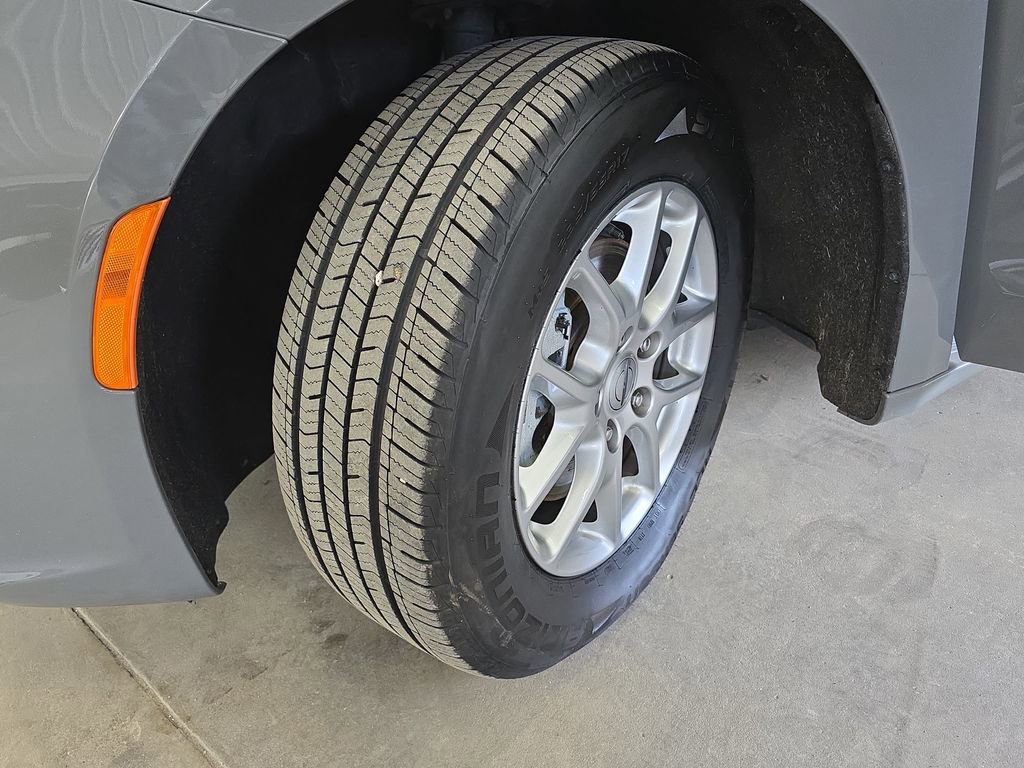 Certified 2023 Chrysler Pacifica Touring-L FWD image 34