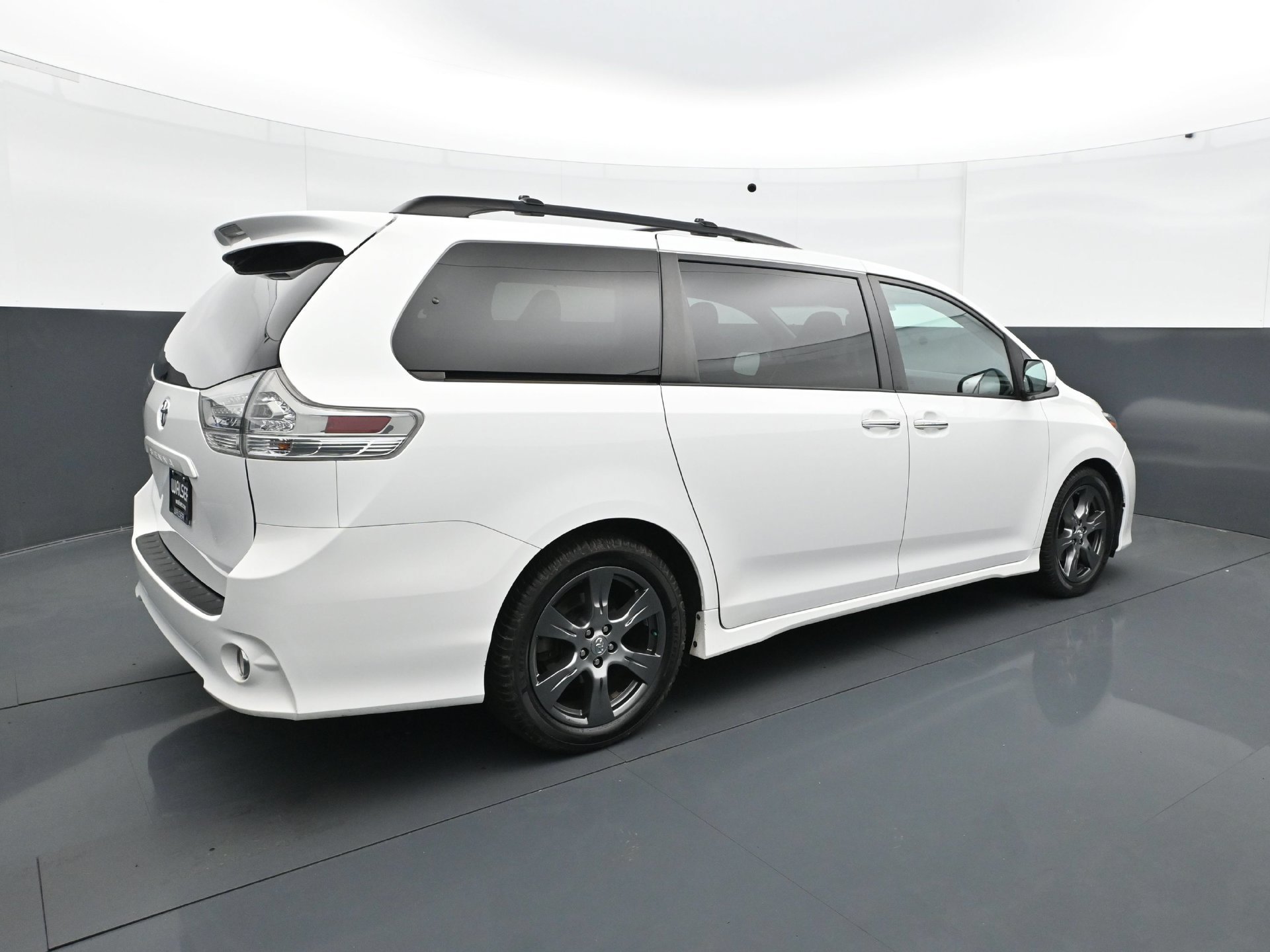 Used 2017 Toyota Sienna SE w/ SE Preferred Package FWD image 7