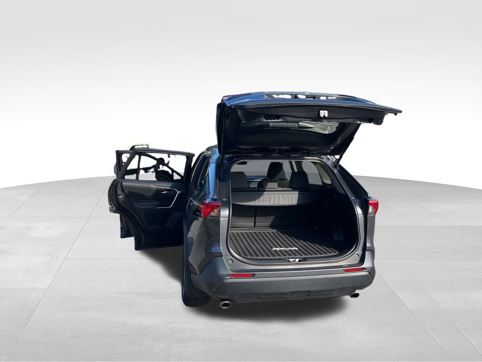 Used 2021 Toyota RAV4 XLE w/ XLE Grade Weather Package image 9