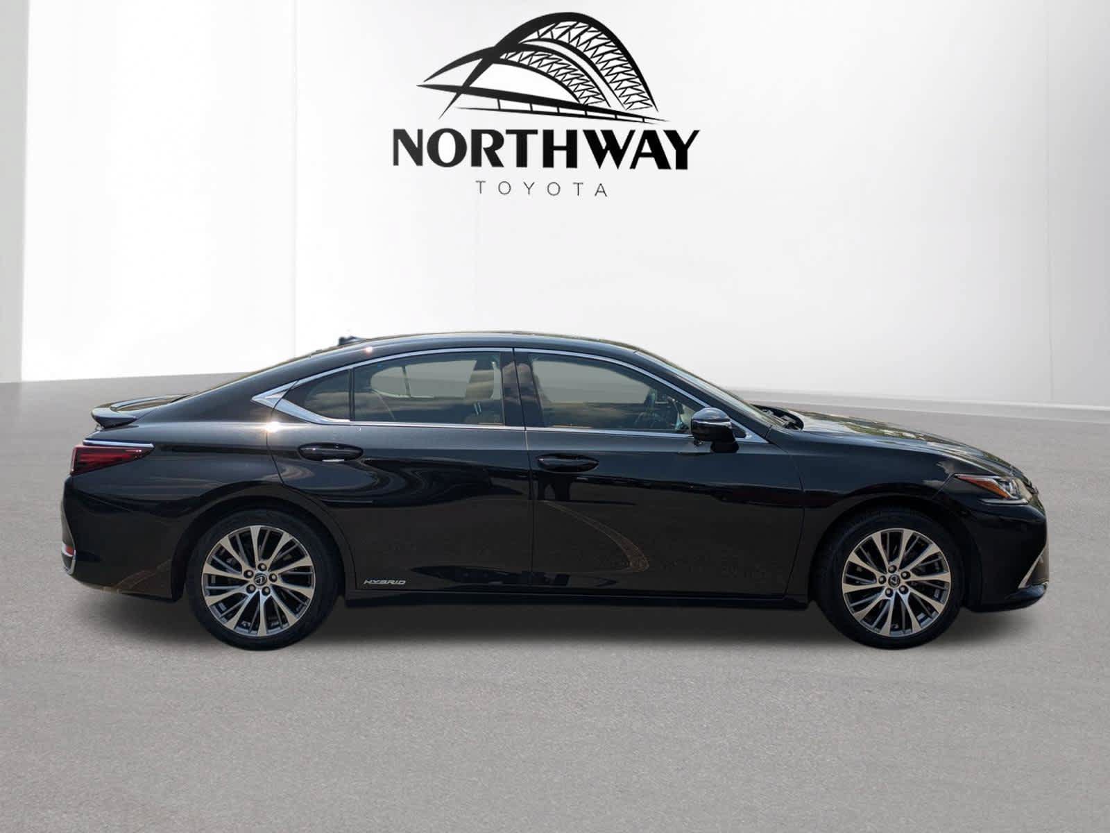 Used 2019 Lexus ES 300h w/ Premium Package FWD image 2