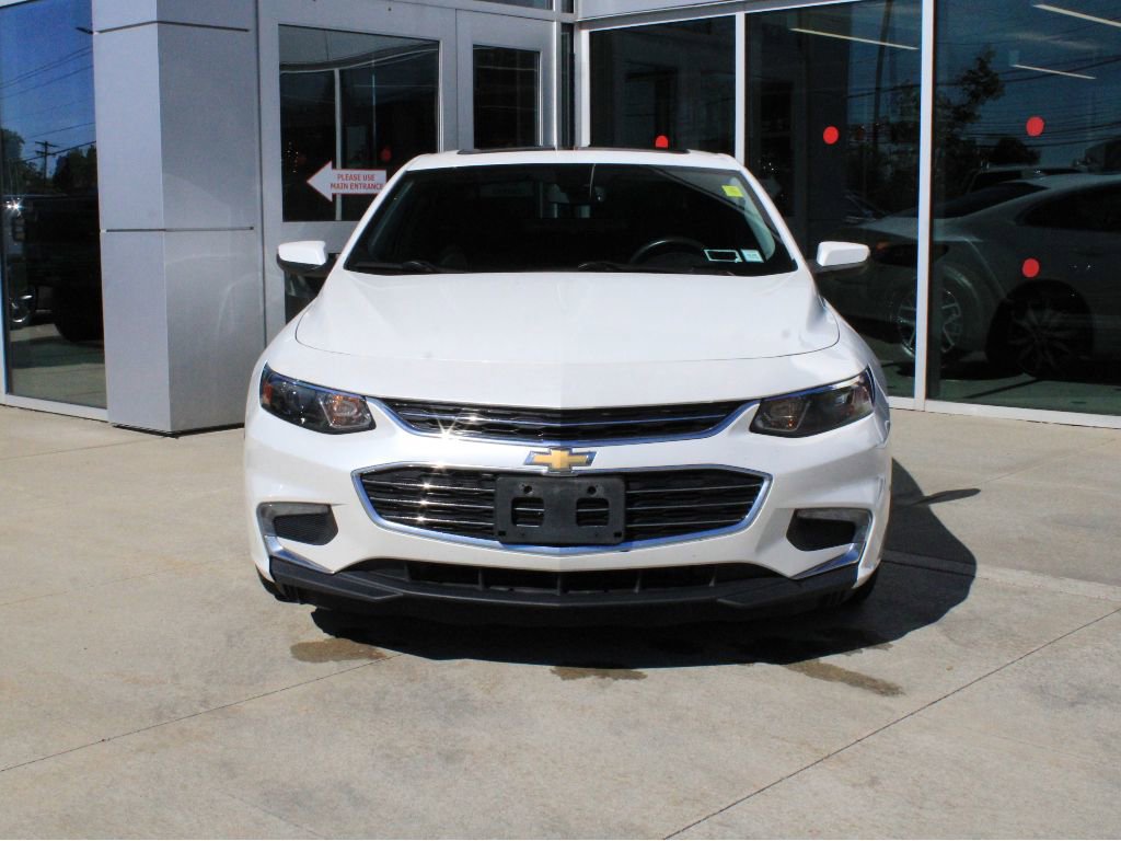 Used 2017 Chevrolet Malibu LT w/ Leather Package FWD image 2