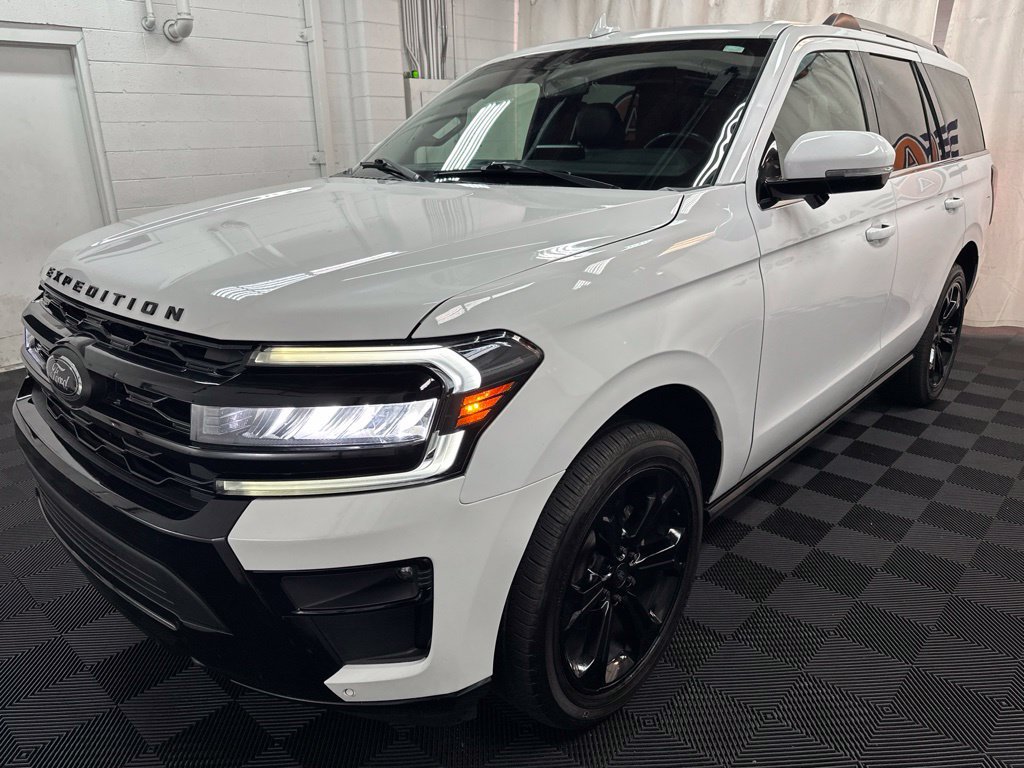 Used 2022 Ford Expedition Limited AWD/4WD image 4