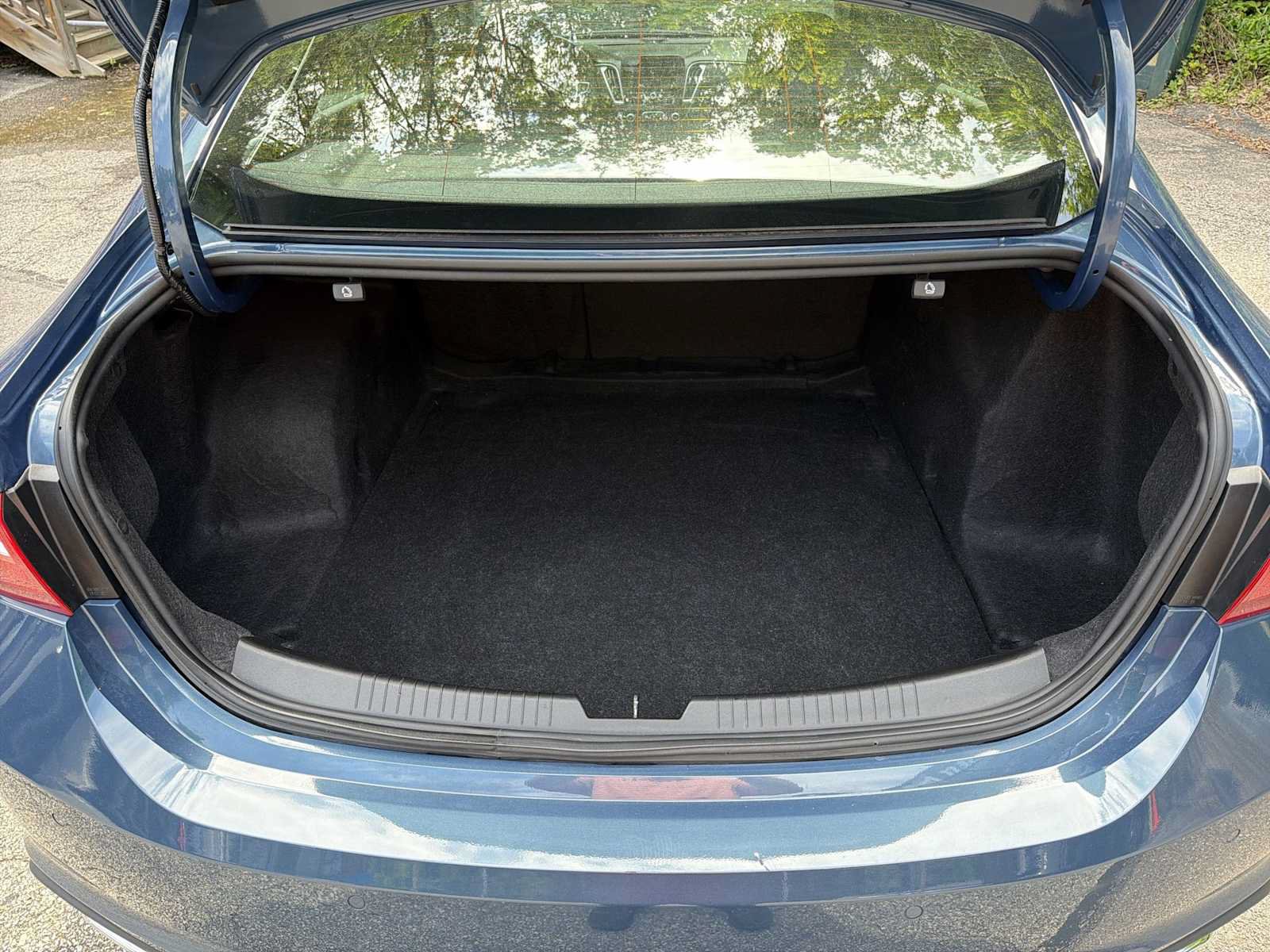 Used 2024 Chevrolet Malibu RS FWD image 23
