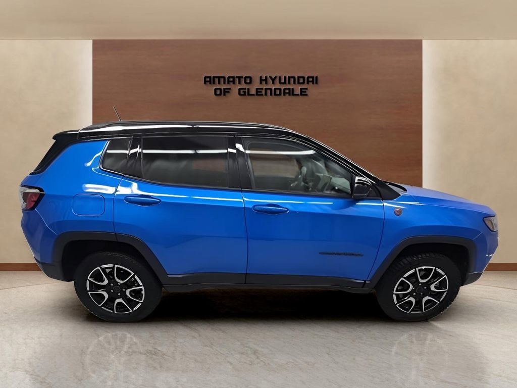 Used 2025 Jeep Compass Trailhawk AWD/4WD image 7