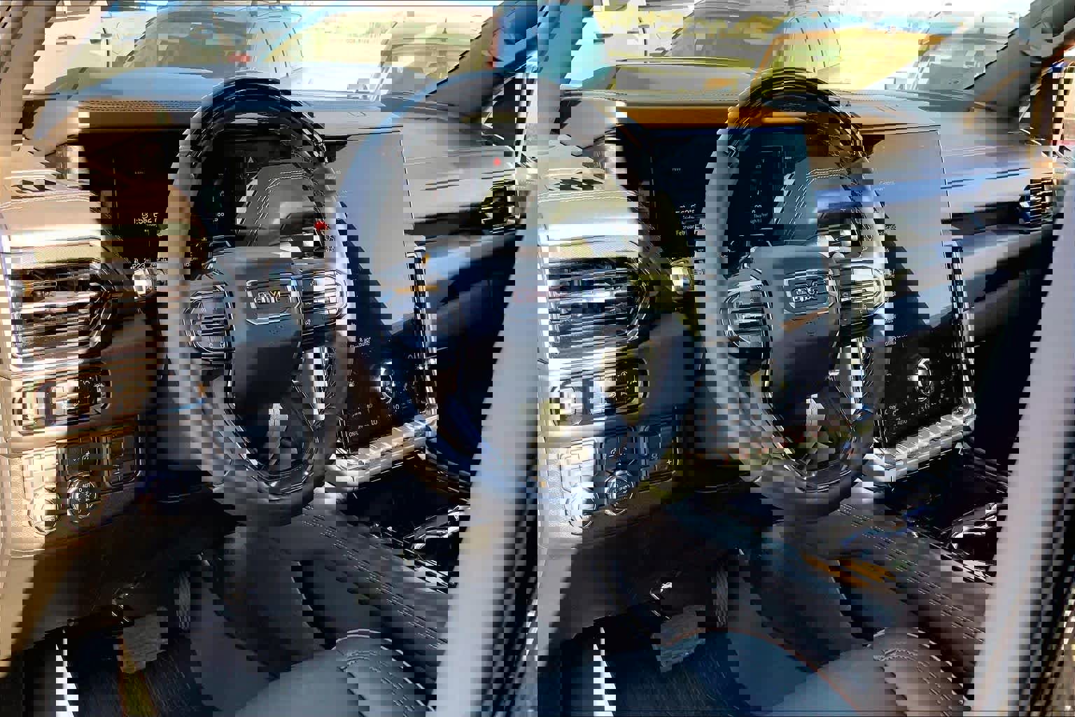 Used 2025 GMC Yukon XL AT4 w/ AT4 Premium Plus Package image 18