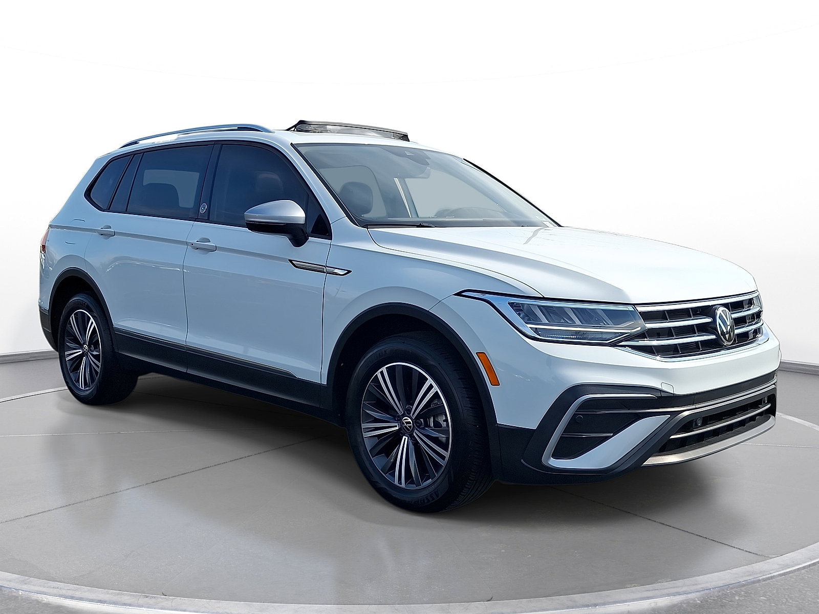 Used 2024 Volkswagen Tiguan Wolfsburg Edition w/ Panoramic Sunroof Package AWD/4WD image 1