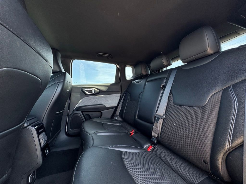 Used 2024 Jeep Compass Latitude AWD/4WD image 19